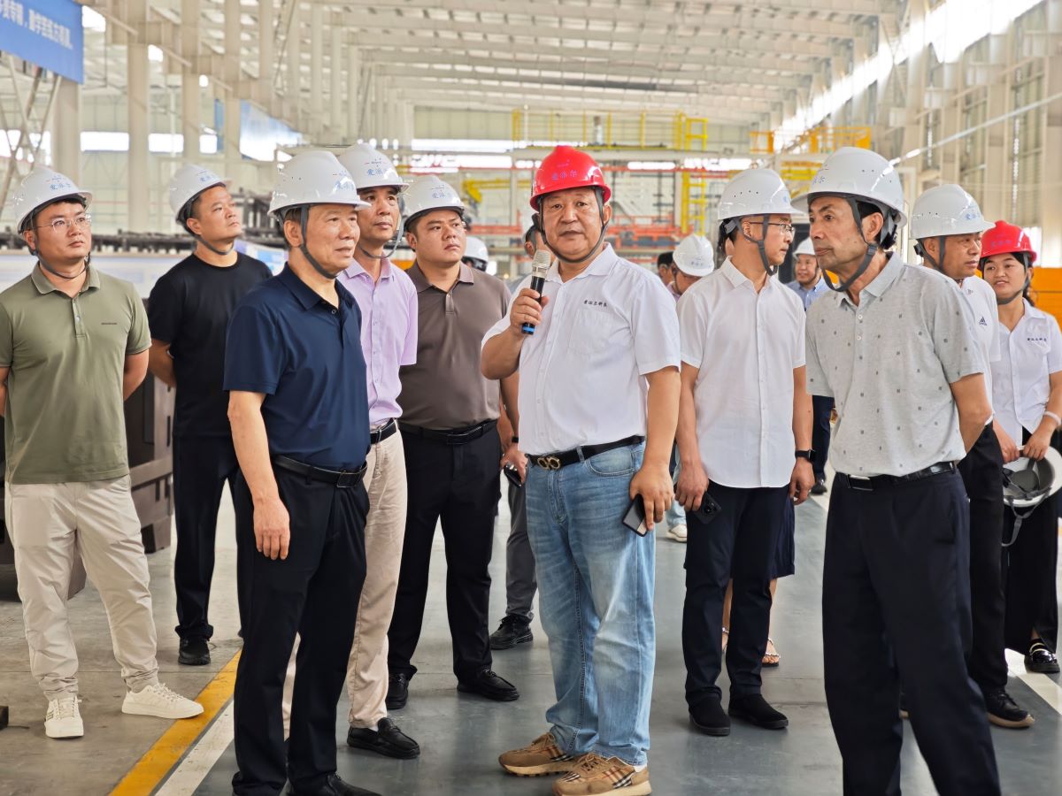 對(duì)標(biāo)先進(jìn)，共謀發(fā)展——新化縣企業(yè)家代表團(tuán)赴婁星產(chǎn)業(yè)開(kāi)發(fā)區(qū)考察學(xué)習(xí)